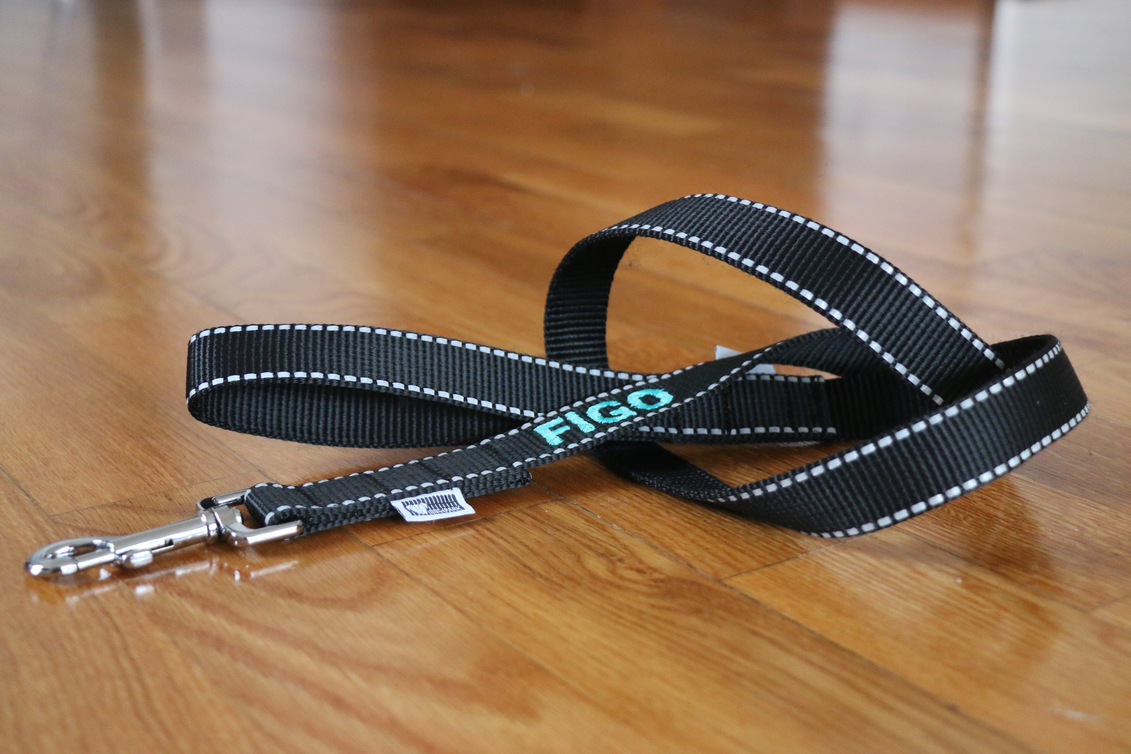 DOGsPARK Custom embroidered black dog leash with reflective piping, 2,5cm wide. handmade in Portugal
